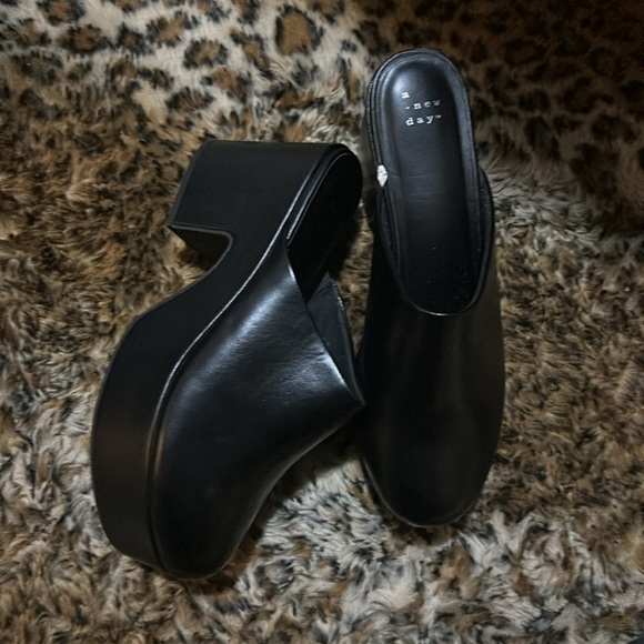 Heels - Picture 6 of 6